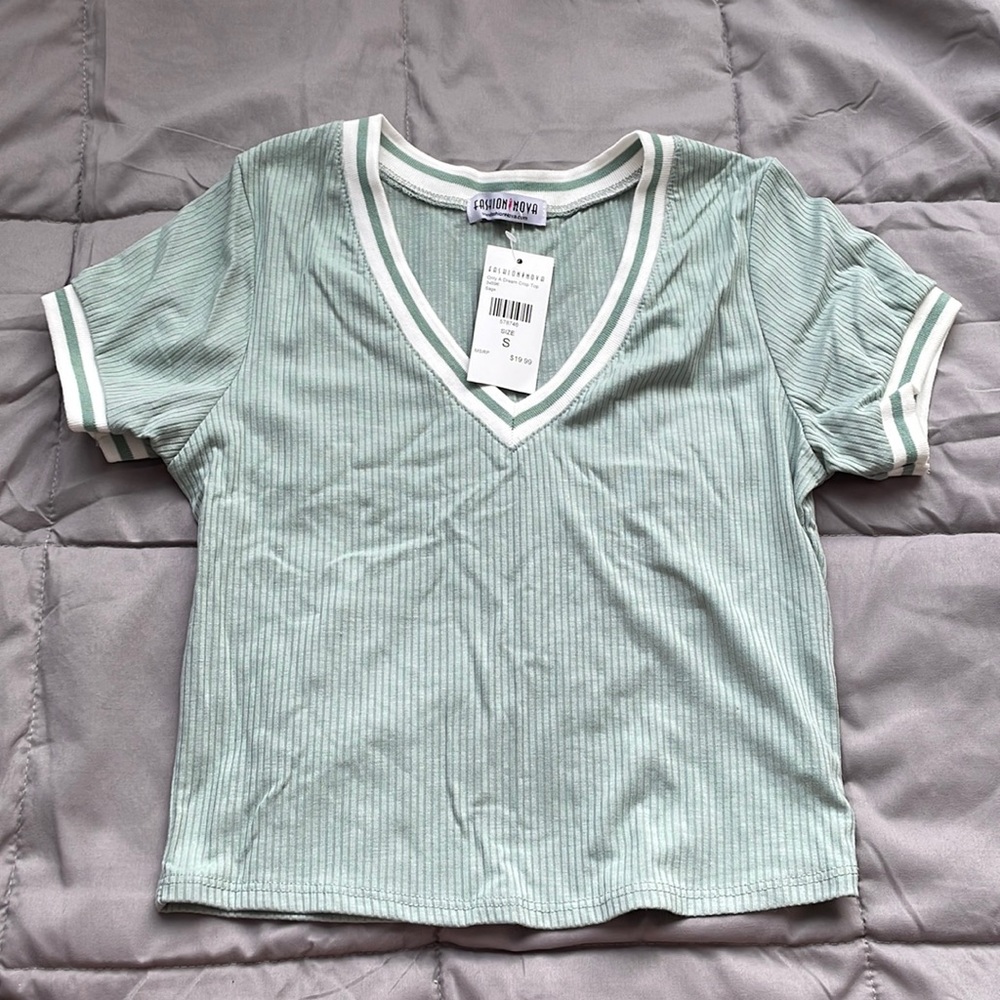 Fashion nova crop top, small